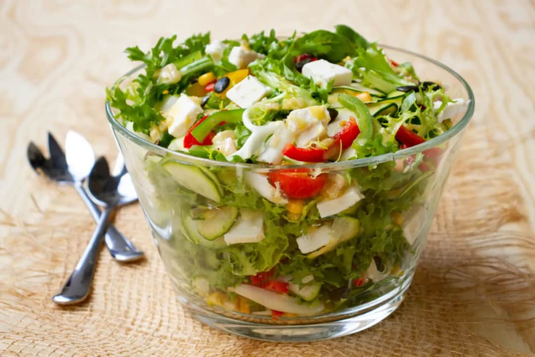 Jaką sałatkę na grilla wybrać? Proste przepisy i idealne połączenia