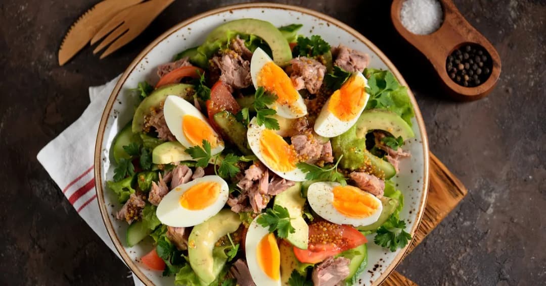 Jak zrobić sałatkę z awokado, by zachwyciła smakiem i zdrowiem