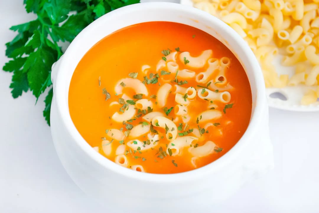 Pyszna zupa pomidorowa ze świeżych pomidorów. Prosty przepis krok po kroku