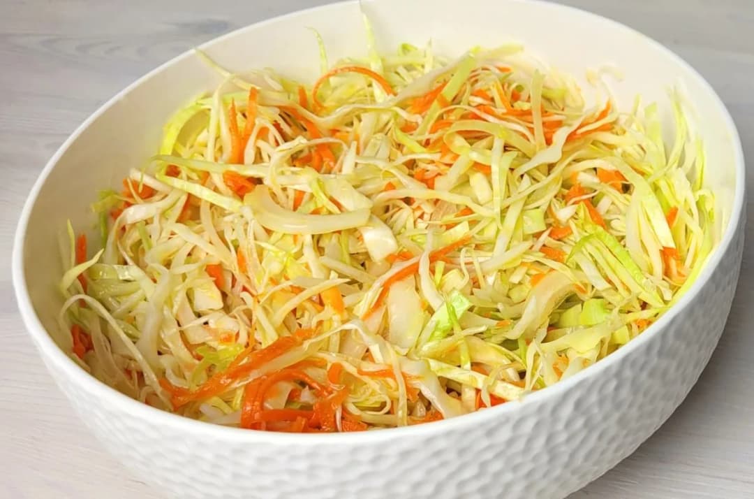 Sałatka z kapusty jak u chińczyka – smak, który zachwyci każdego miłośnika kuchni azjatyckiej