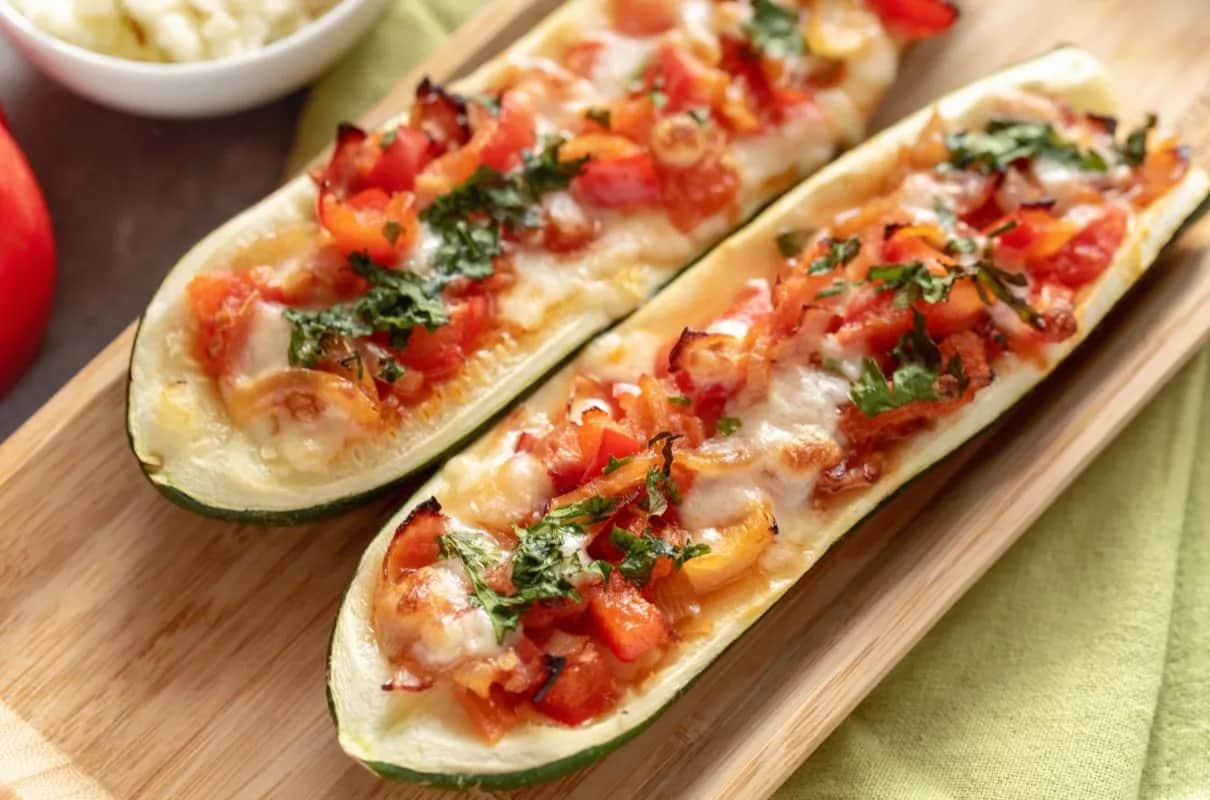 Faszerowana cukinia kaszą: Pomysły na pyszne letnie danie wegetariańskie