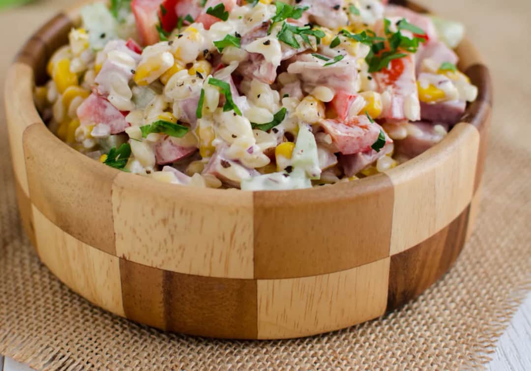 Sałatka z makaronem jak ryż - prosty przepis krok po kroku z poradami