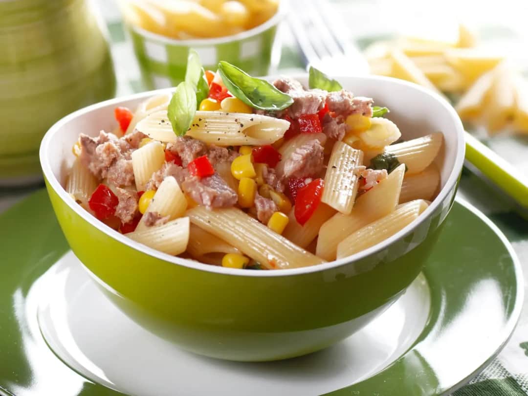 Jak się robi sałatkę z tuńczyka – prosty przepis, który zachwyca smakiem