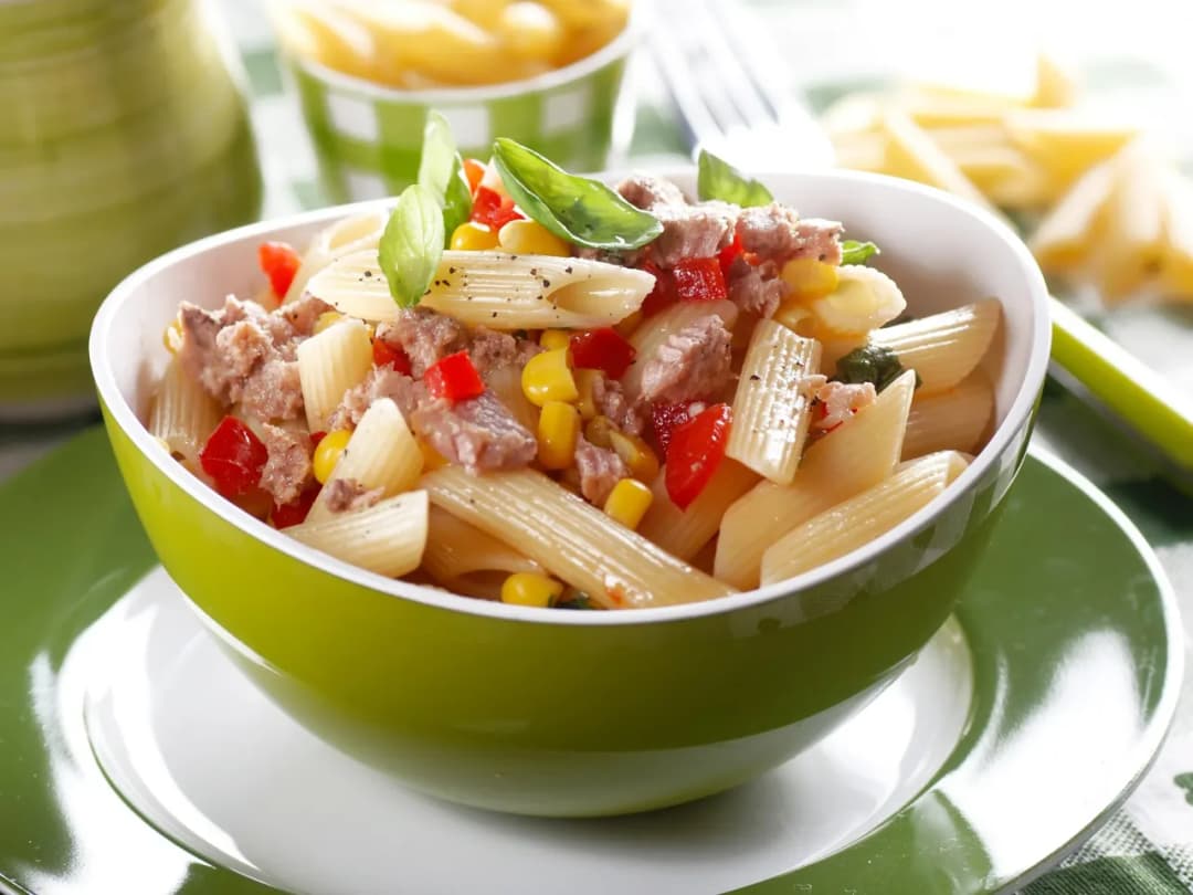 Jak się robi sałatkę z tuńczyka – prosty przepis, który zachwyca smakiem