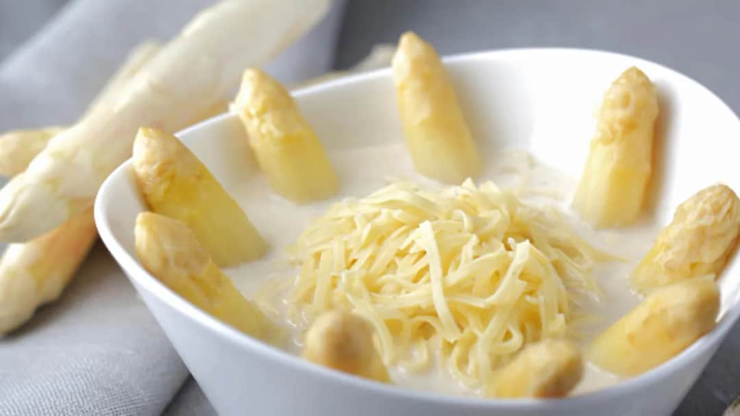 Pyszna zupa szparagowa krok po kroku. Prosty przepis, który zachwyci każdego