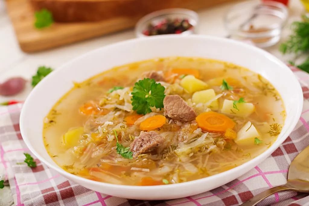 Przepyszny kapuśniak krok po kroku: tradycyjny przepis bez błędów